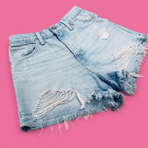 Levi’s High Waisted Mom Shorts Womens 28 Light Wash Distressed Cutoff Denim - Picture 2 of 7